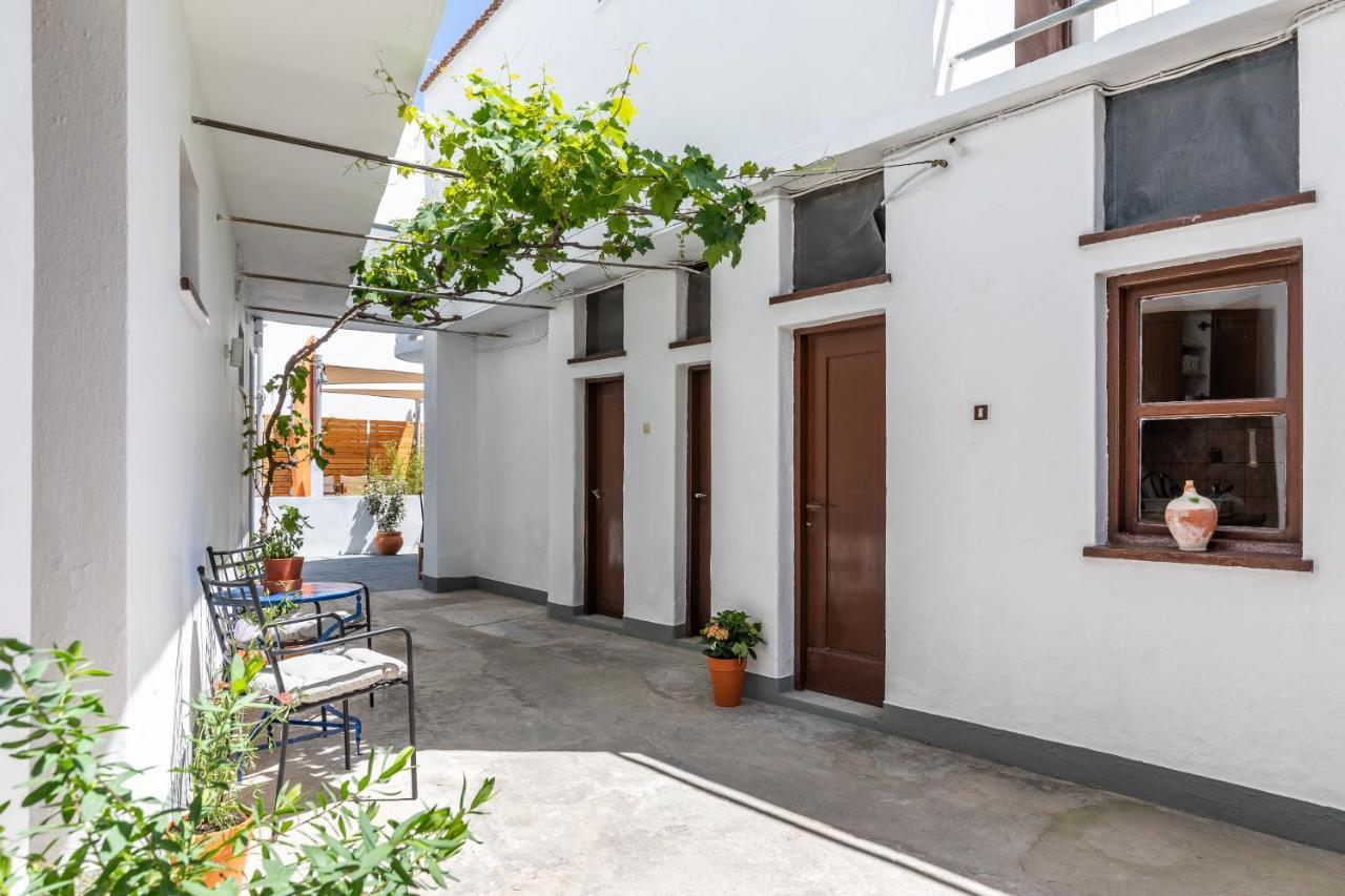 Uncle John'S Guesthouse Скопелос Экстерьер фото