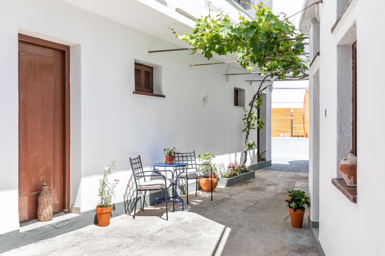 Uncle John'S Guesthouse Скопелос Экстерьер фото